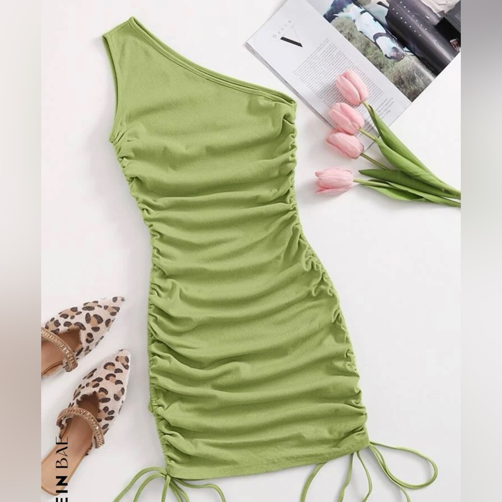 One shoulder Ruched green dress